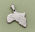 Pendentif carte Afrique – Argenté sur fond vert sauge