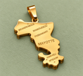 Pendentif carte Mayotte – Doré sur fond vert sauge