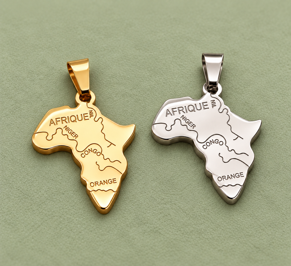 Pendentif carte Afrique – Doré et argenté sur fond vert sauge