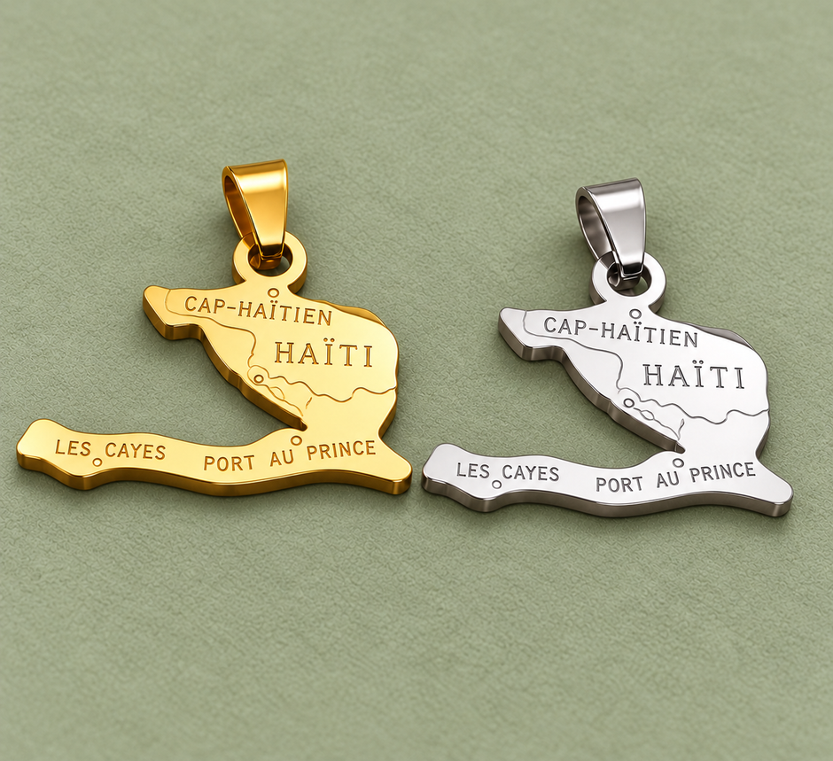 Pendentif carte Haïti – Doré et argenté sur fond vert sauge