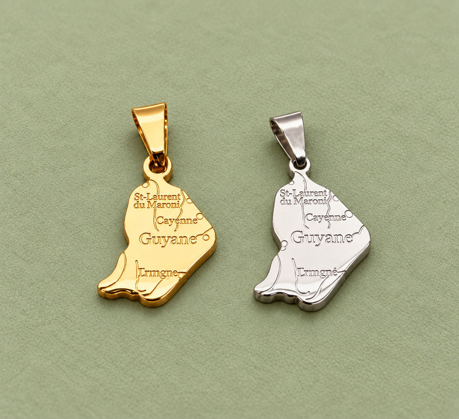 Pendentif carte Guyane – Doré et argenté sur fond vert sauge