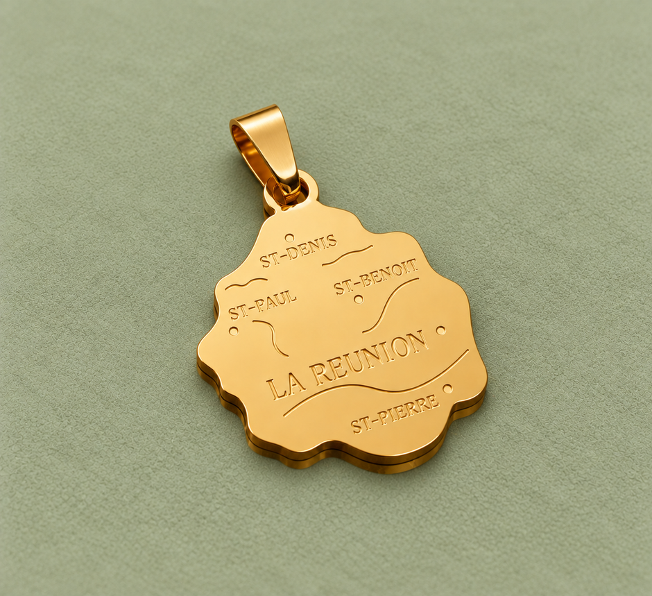 Pendentif carte Réunion – Doré sur fond vert sauge