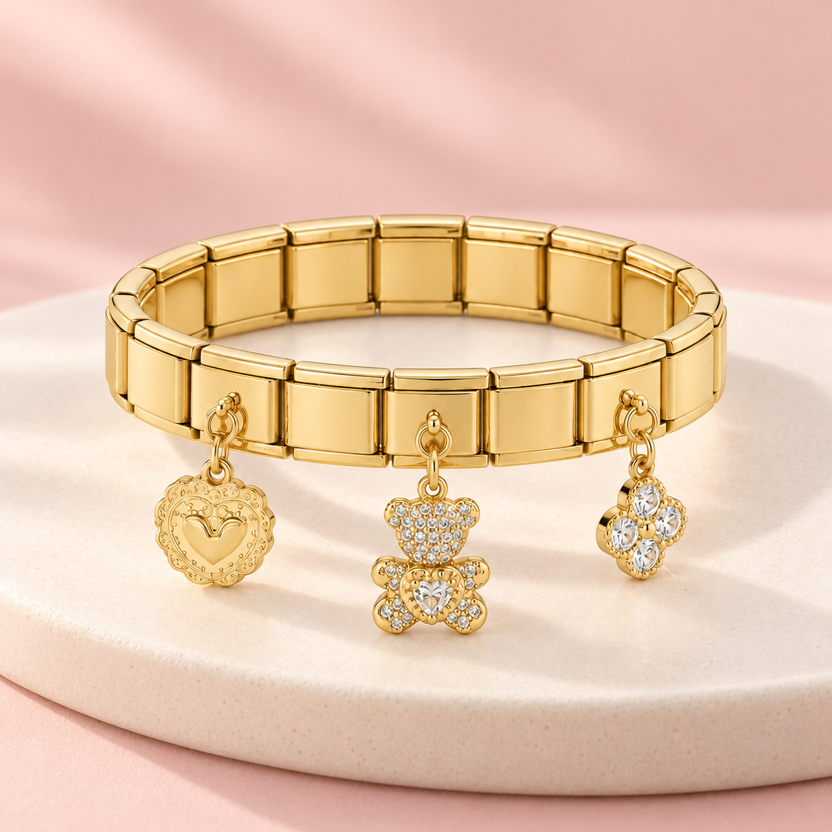 Bracelet Bella doré extensible – Ourson sur support ivoire
