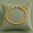 Bracelet maille tressée doré modèle 0,6, 15 + 5 cm sur coussin vert sauge