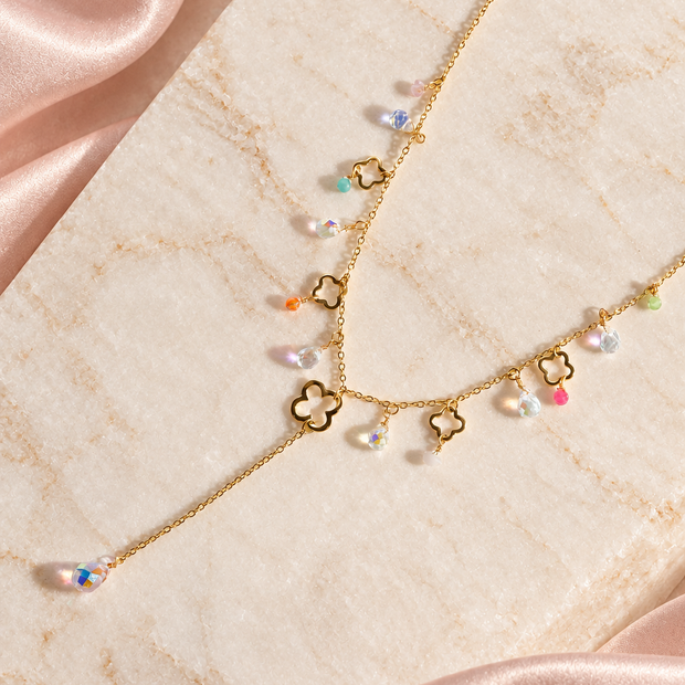 Collier Y Trèfles pastel doré à plat sur pierre ivoire et satin rose