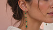 Boucles d’oreilles Prisme à strass présentées en vidéo